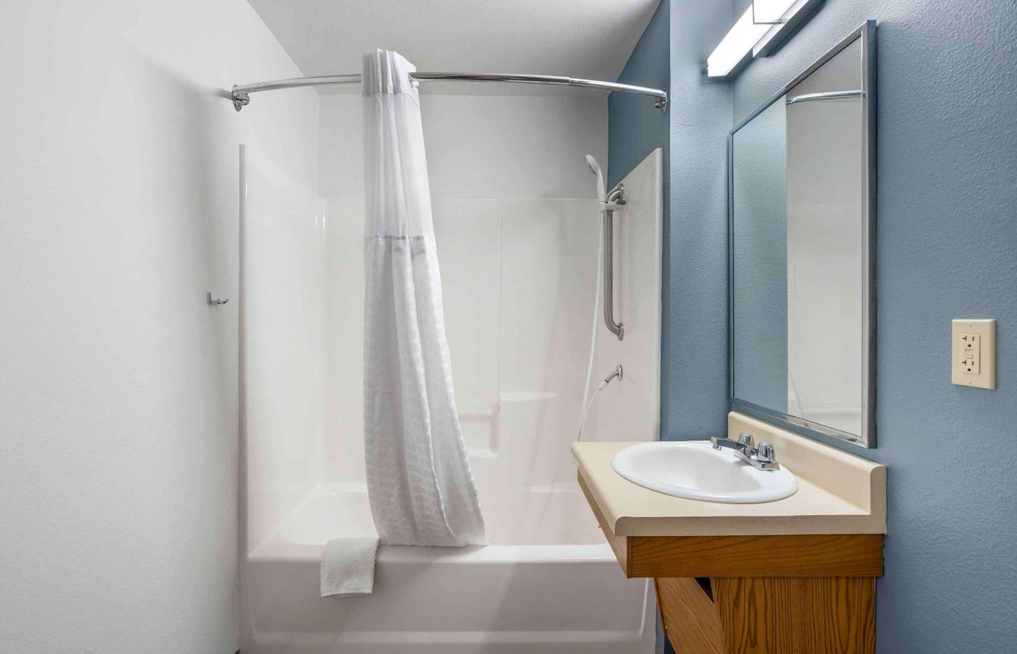 Extended America Select - - West Hotel 2*
